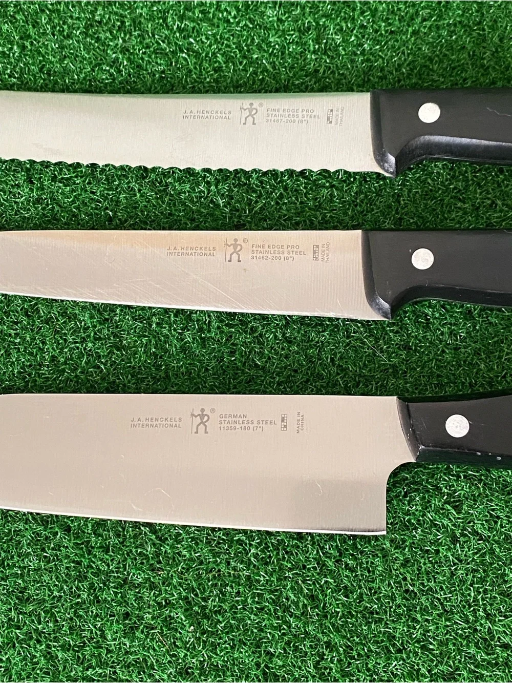 3-J.A. Henckels Knife 8”Bread Knife 7”Carving knife, 8”Gourmet Santoku knife
